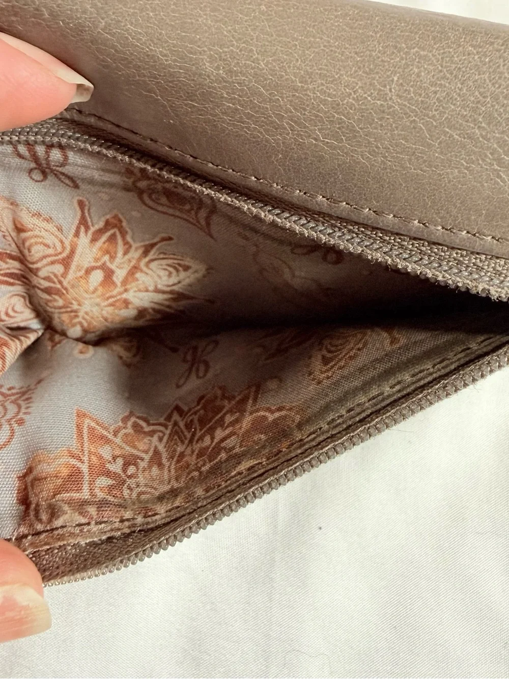 HOBO International Jill Trifold Leather Wallet Taupe Gray Floral Print Lining